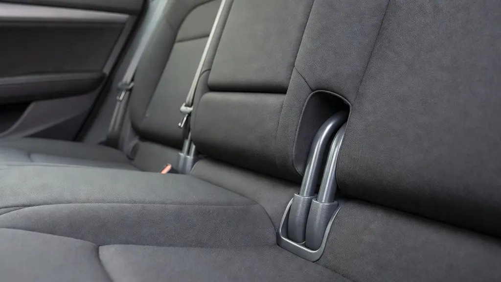 Jak wygląda ISOFIX w samochodzie – gdzie szukać