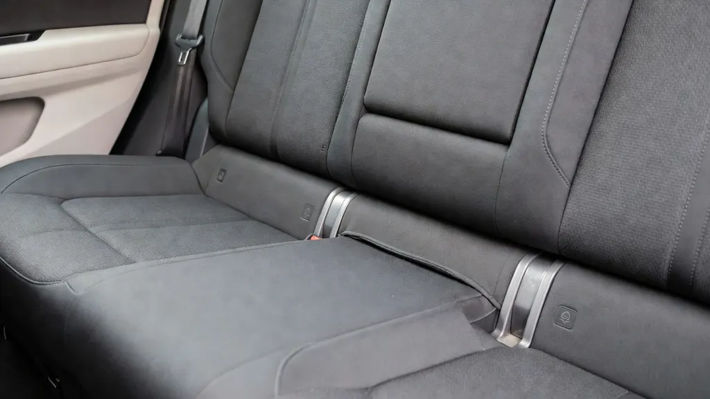 Jak wygląda ISOFIX w samochodzie – gdzie szukać